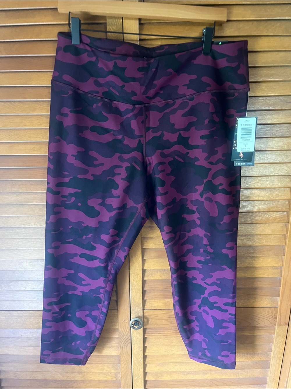 Torrid Magenta and Black Camouflage Women's Active Leggings Size 2 - NWT
